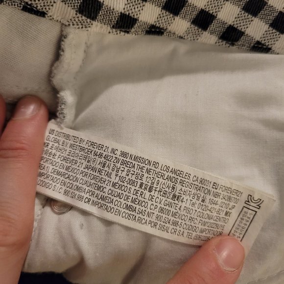 Hot Checkered Skirt w/ Frayed Hem - Picture 6 of 7